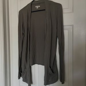 ✨3/$15✨American Eagle Cardigan